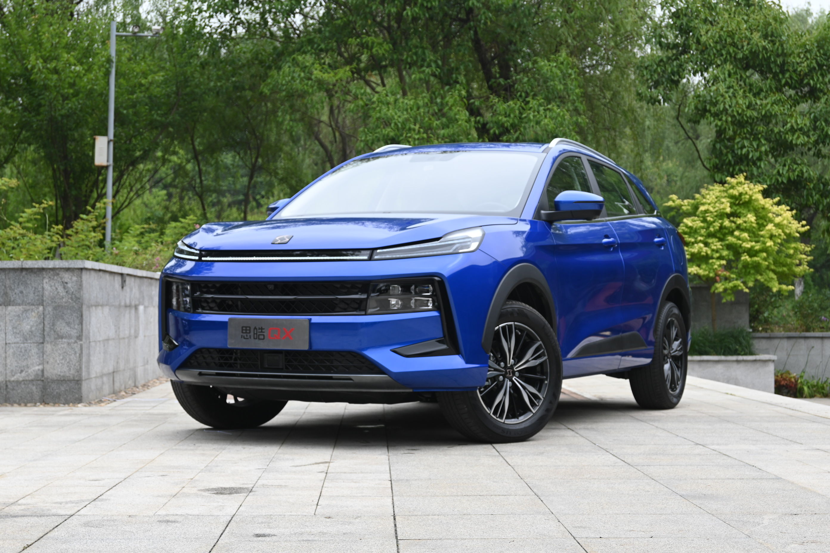 轴距超博越搭载华为生态系统思皓qx上市不到十万起售