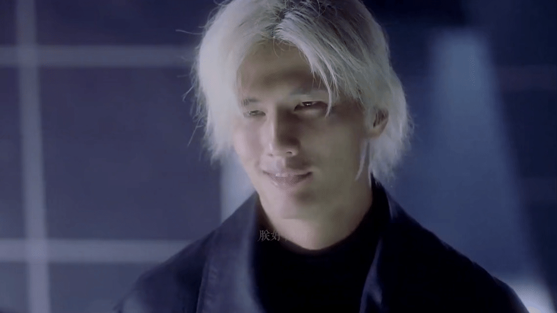 尹子维的这种魅力,不仅仅是外表上的,更是从内而外散发出来的一种气质