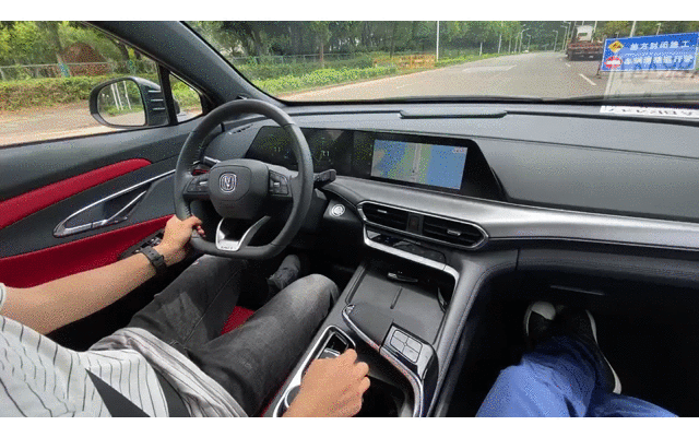 实测！行车时按一键启动、拉手刹、挂R挡都会有什么后果？