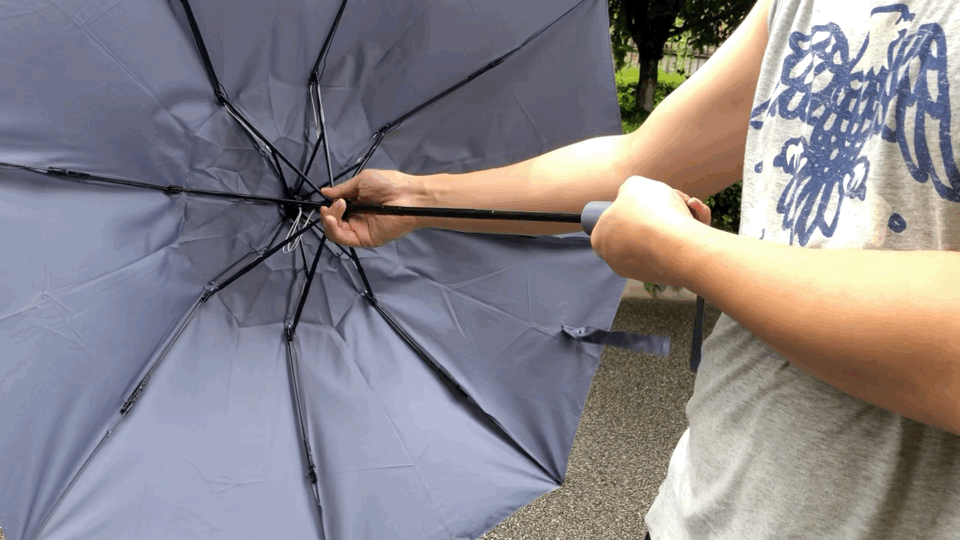 有了90分全自动反向照明伞,不害怕下雨上下车