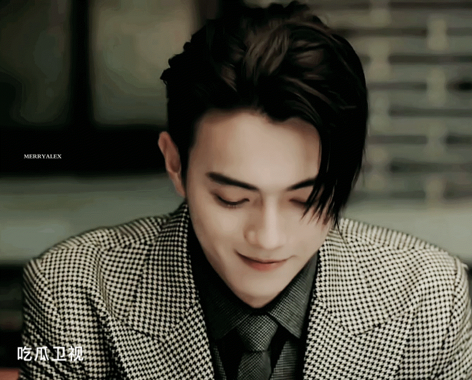 许凯这个偏分造型真的好帅啊!