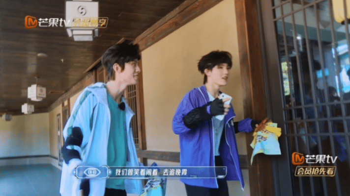 左航苏新皓清唱跳等你的回答获NPC放行