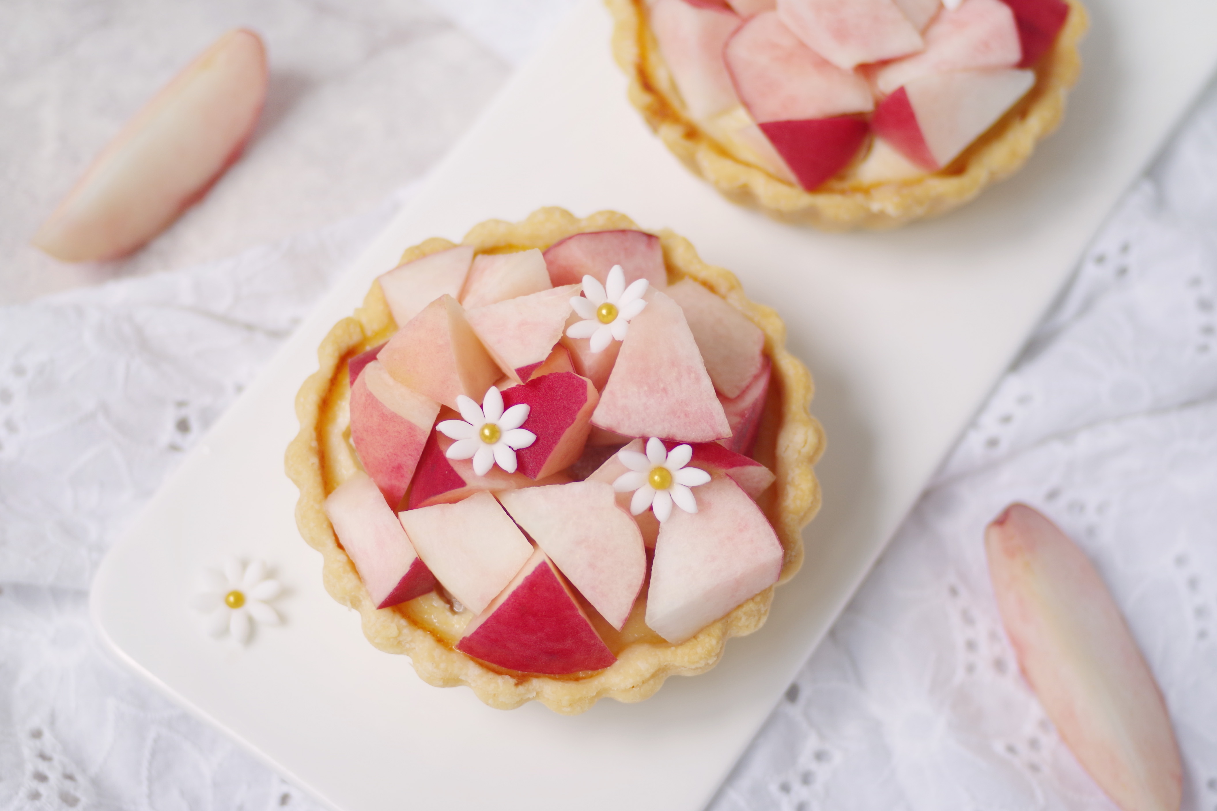 不一样的桃子甜品,蛋挞与之搭配,好看又美味