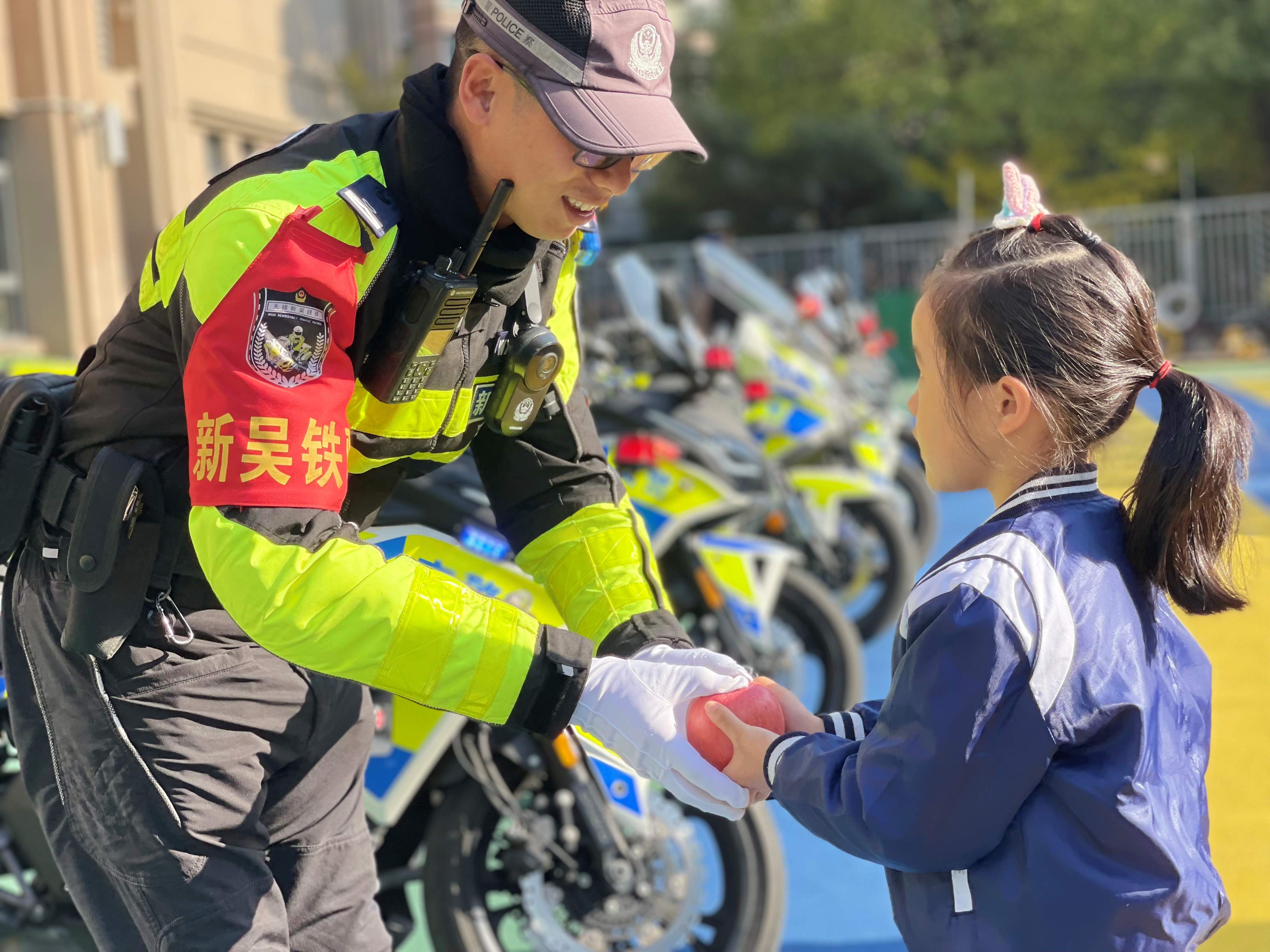 鐵騎進校園安全在我心新吳區美新幼兒園開展交通安全宣傳活動