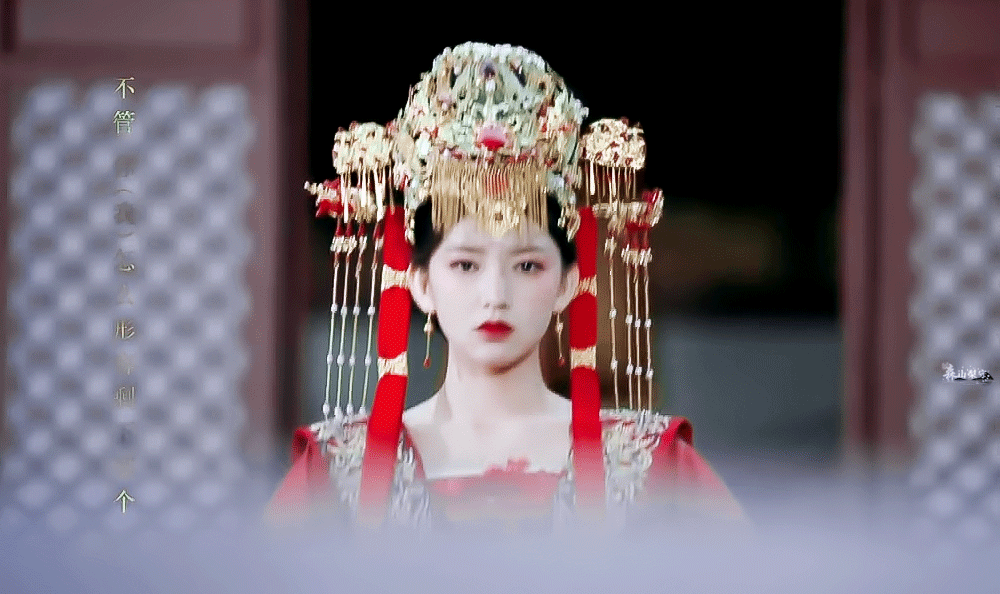 是身着红嫁衣的漂亮姐姐|嫁衣|程潇|橘子_新浪新闻