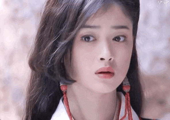 先说蒋欣的木婉清,她那时也就19岁,脸肉肉的,又纯又欲.