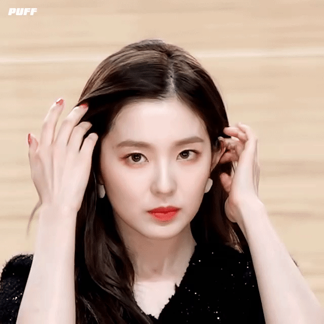 正因如此,兔系美人通常也很会驾驭深沉的冰山御姐风格.