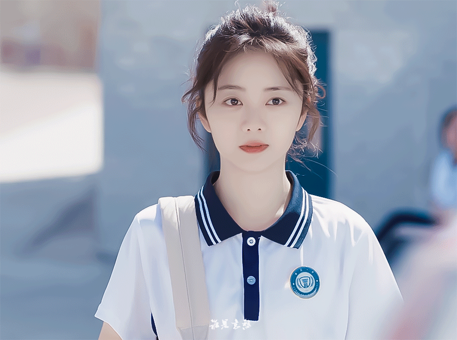呼呼哭唧唧的晓,真的太有少女感了,到底要到什么时候演高中生才违和啊