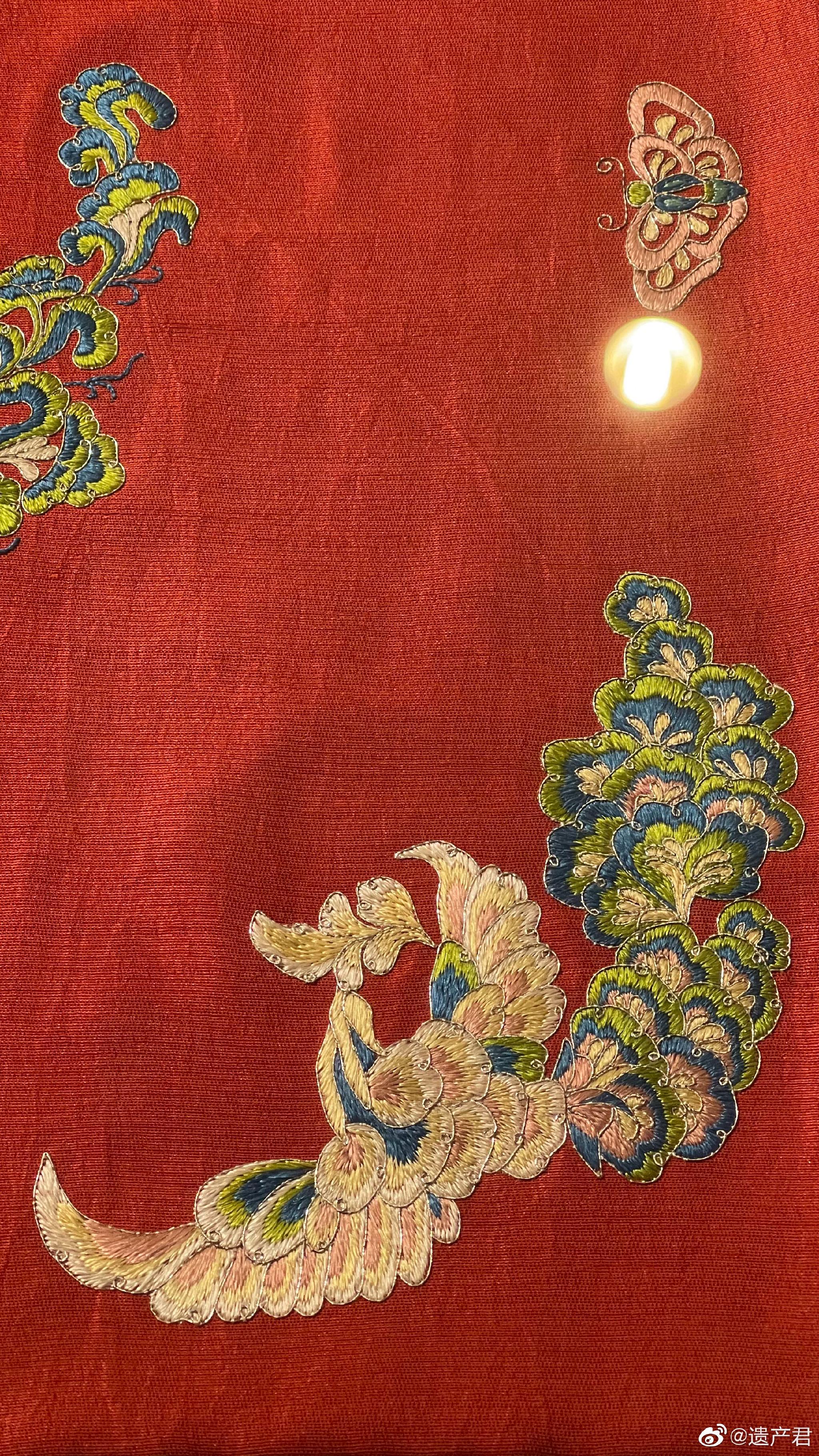 法门寺地宫出土的唐代红地刺绣夹袱的复原件