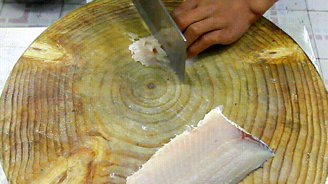 8刀把草鱼切成吃不起的样子!大饭店才有的菊花鱼学会特有面儿