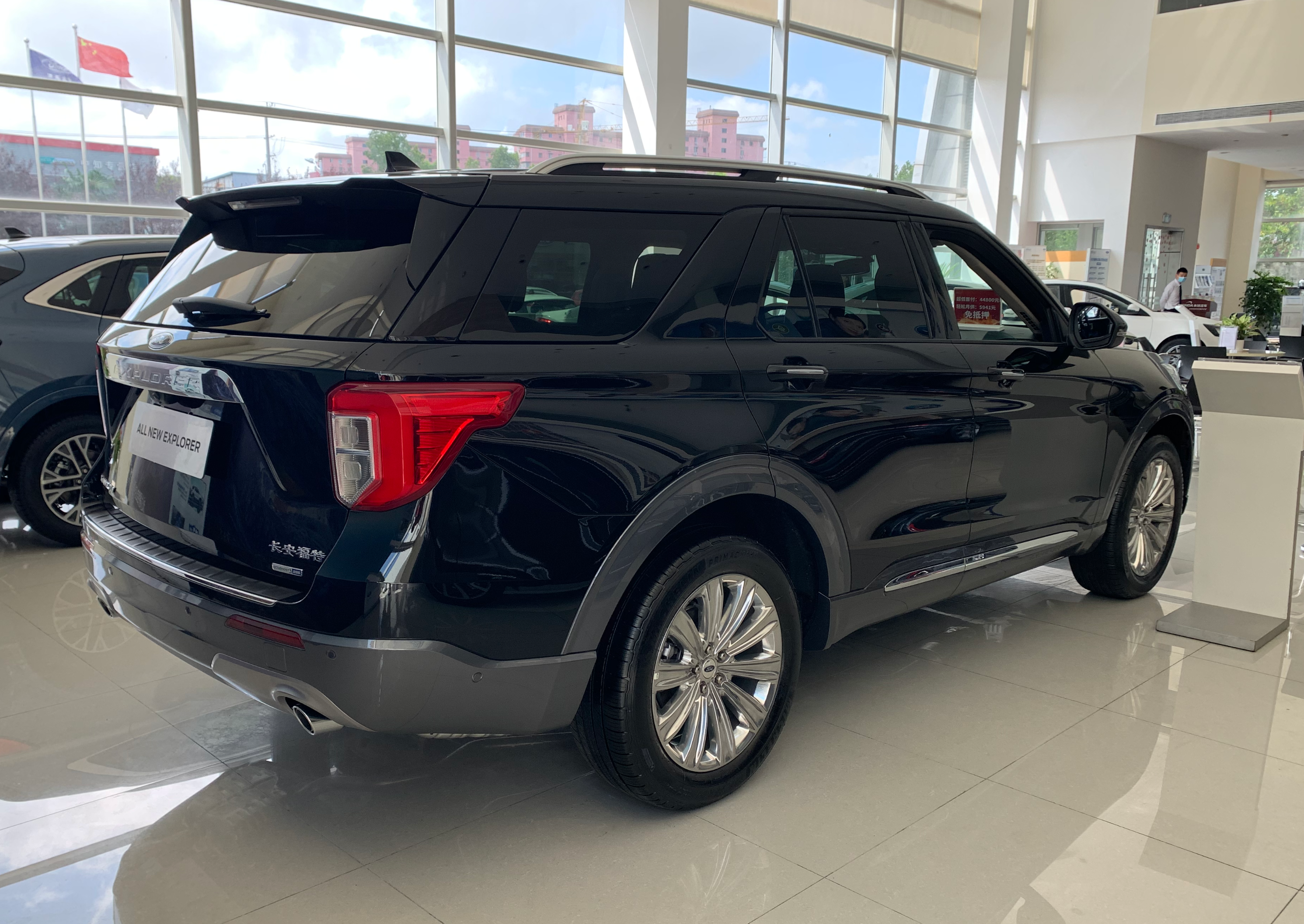 让利不及新途昂,申城福特大七座探险者让利仅五千,卖得掉吗?-新浪汽车