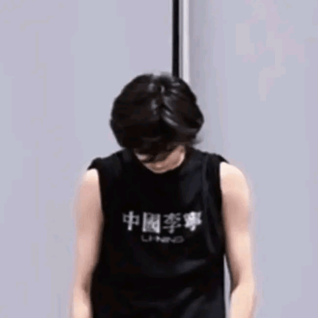 帅哥跳舞!游刃有余!|宋亚轩_新浪新闻