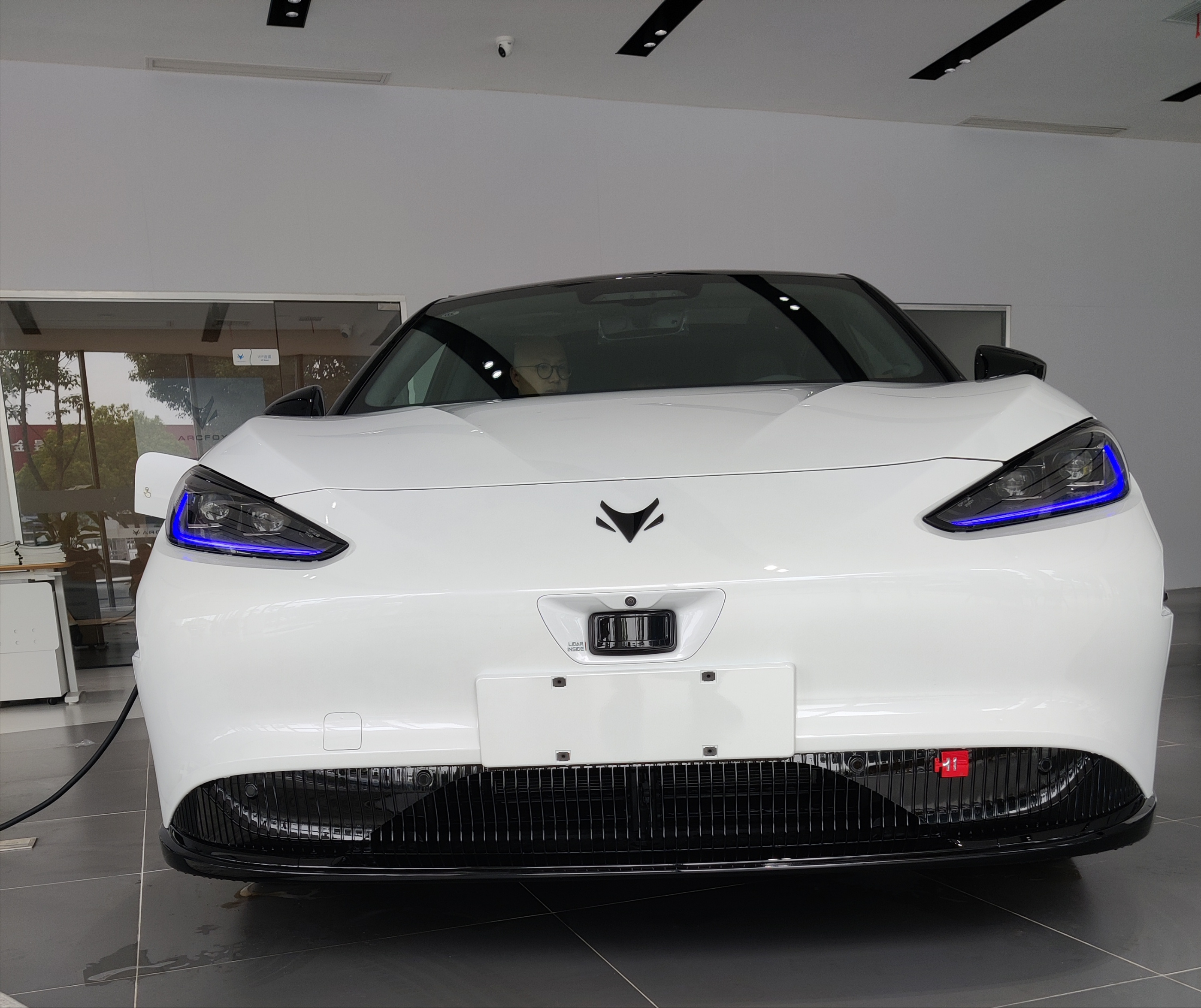 华为技术有多强?极狐阿尔法s hi版实拍-新浪汽车