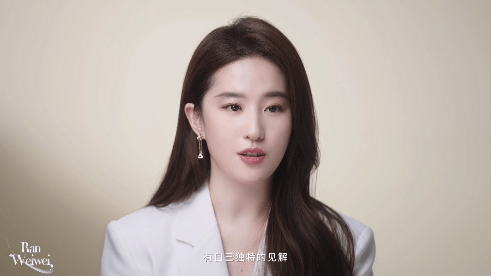又帅到我了 神仙姐姐真的好美|刘亦菲|神仙姐姐|抱一抱|时刻_新浪娱乐_新浪新闻