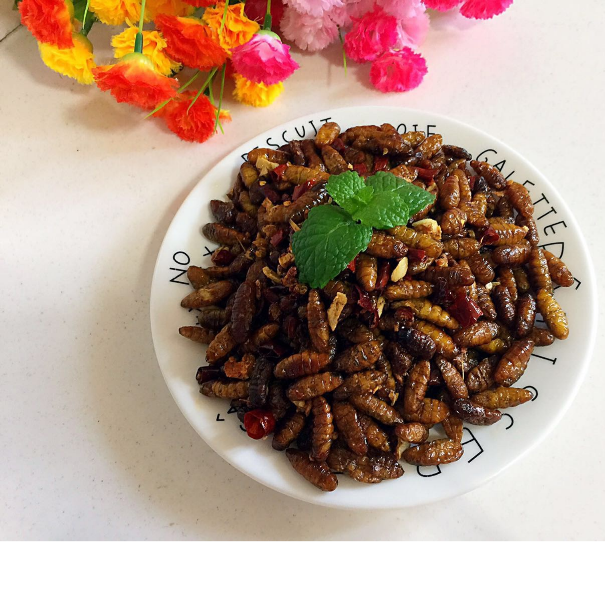 小时候认为蚕蛹是一种非常可怕的虫子,但是渐渐的长大才知道,原来蚕蛹