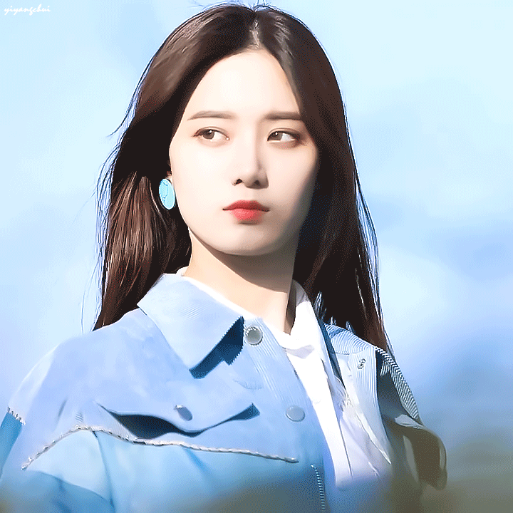 徐艺洋没能出道又怎样,看她穿"纸板靴"的腿,简直是长得要命