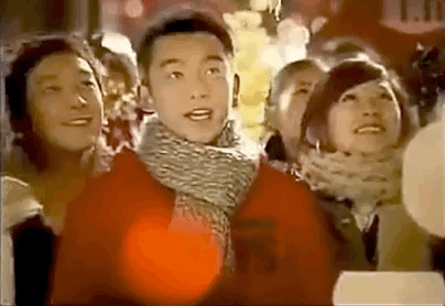 在学校郑恺的外号叫广告小王子.