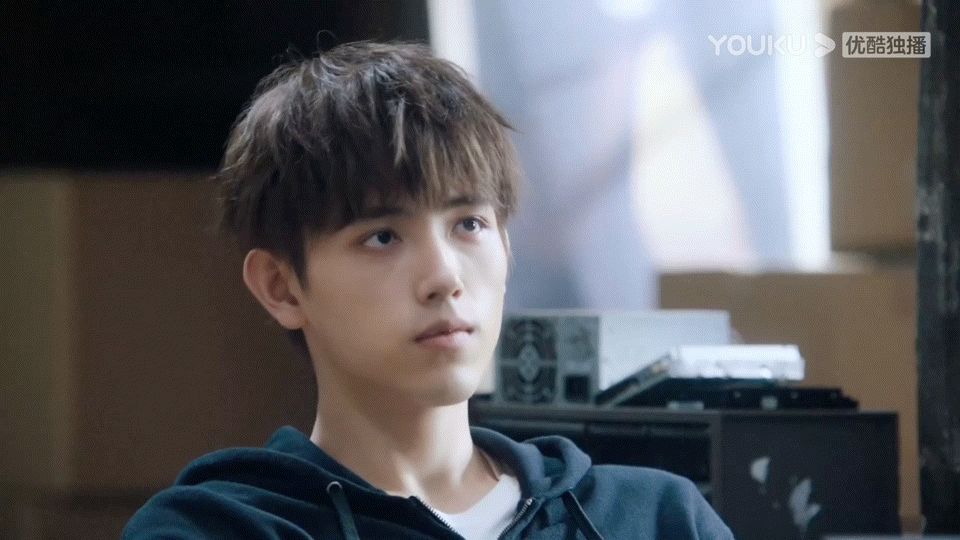 陈凯歌年轻旧照,陈导年轻的时候还是挺帅的,阿瑟和他爸好像!