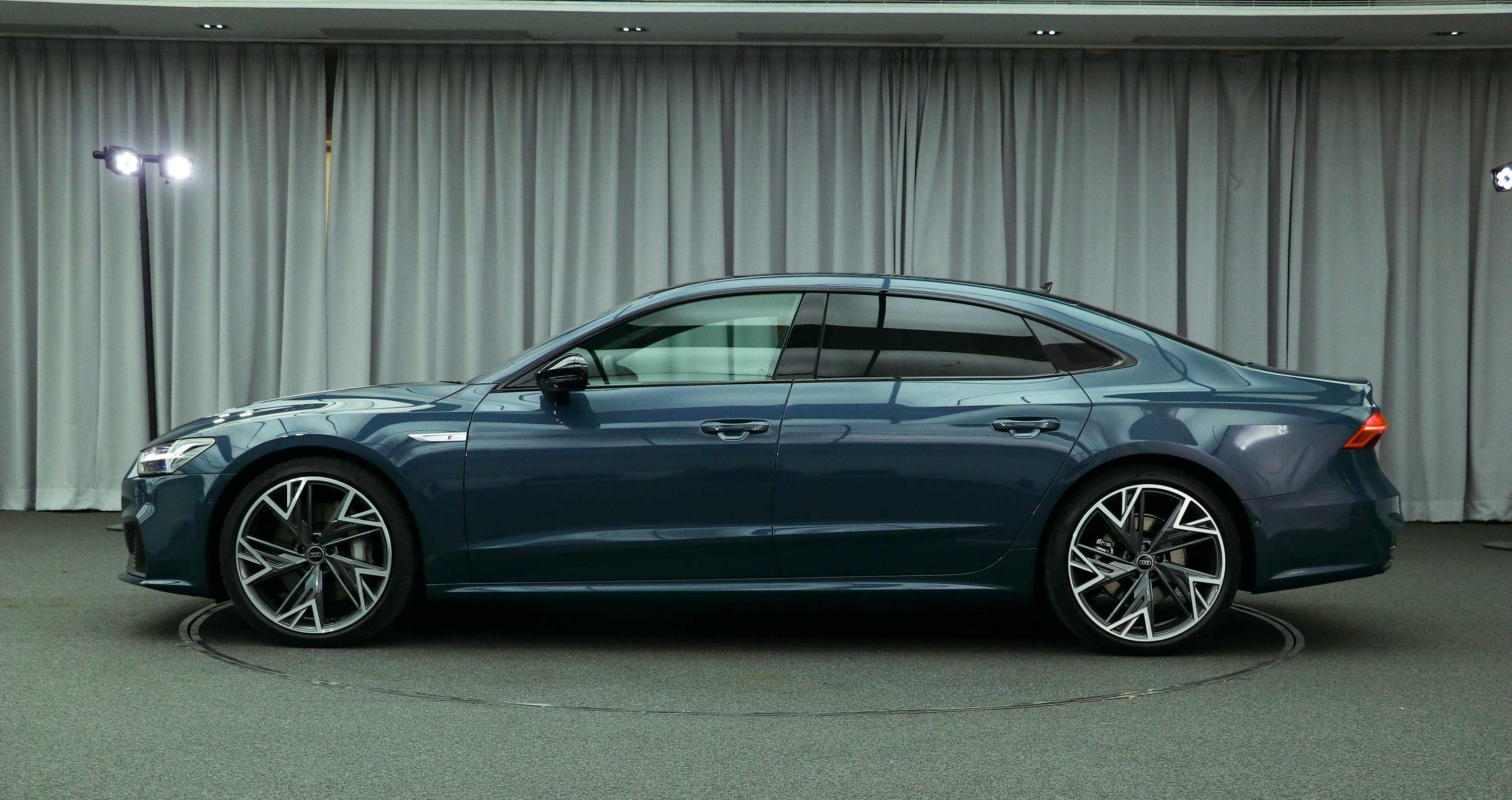 神预言丨高端轿跑破局者全新奥迪a7l前景分析