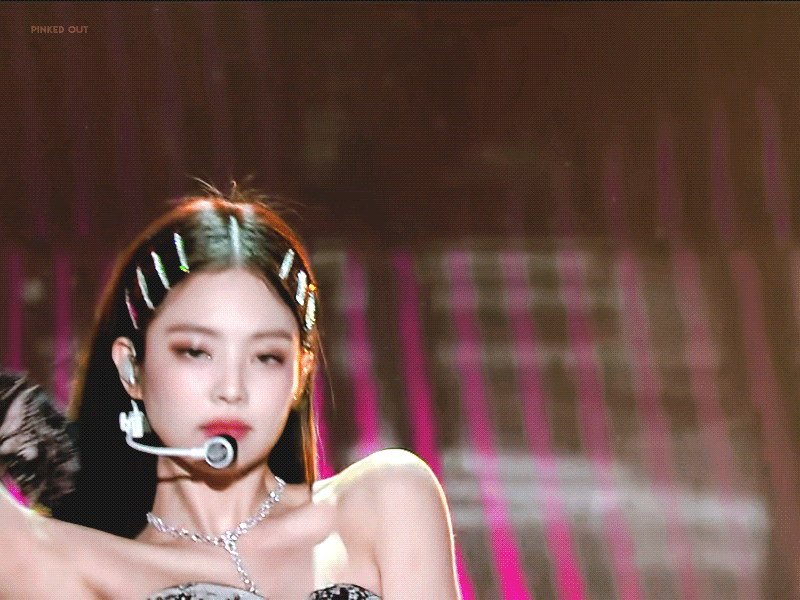 不混韩圈路人看法觉得jennie的solo,和lisa的attention