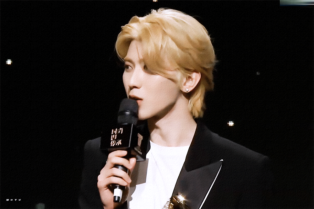 一直都觉得蔡徐坤像这种小狮子一样的白金发色最好看了