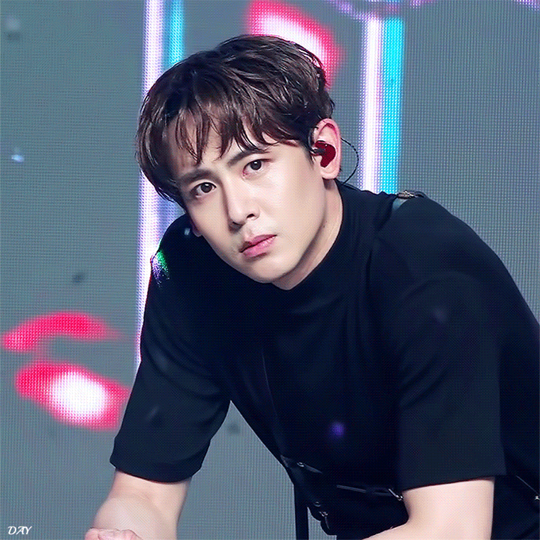 谁落泪了尼坤现身无锡拍摄新综艺追光吧哥哥2