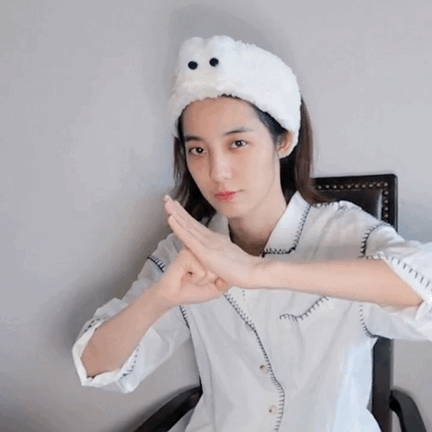 素颜小万万鹏er