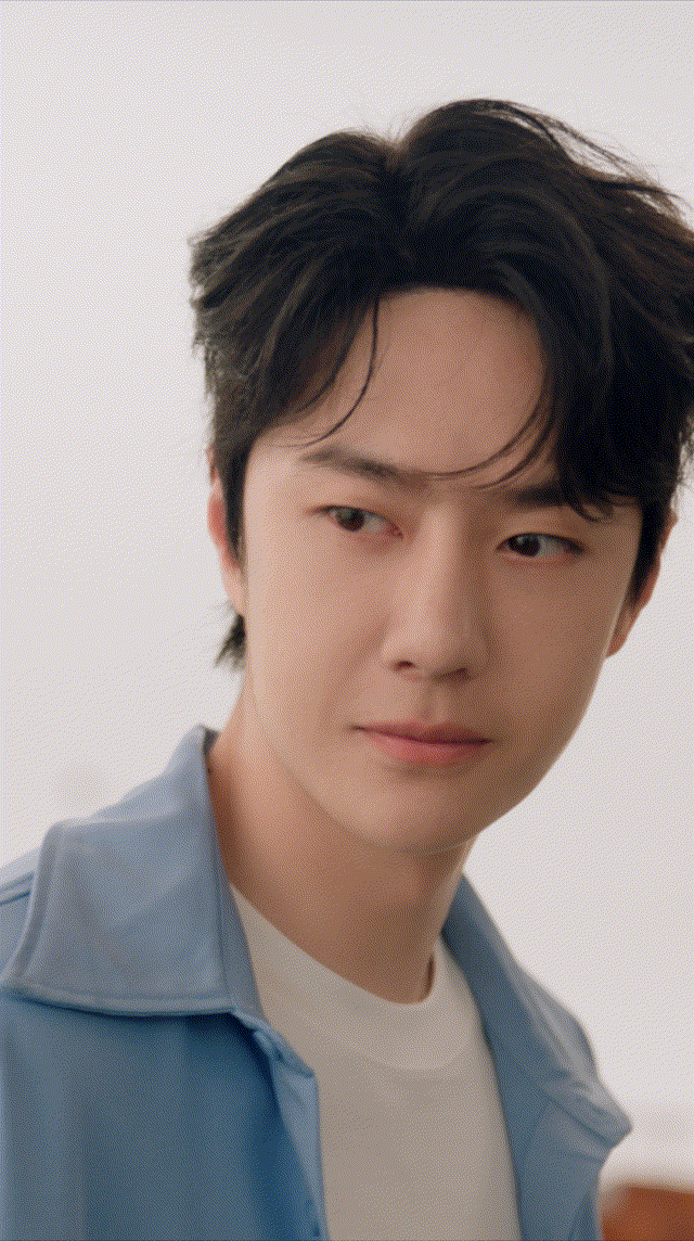 裸眼3d震撼登场王一博身着粉色针织衫,优雅又不失帅气