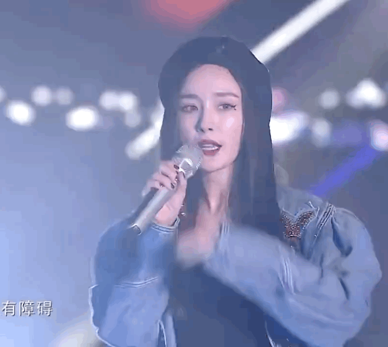 杨幂今年在湖南卫视跨年,今年又能看到舞台大幂幂啦!