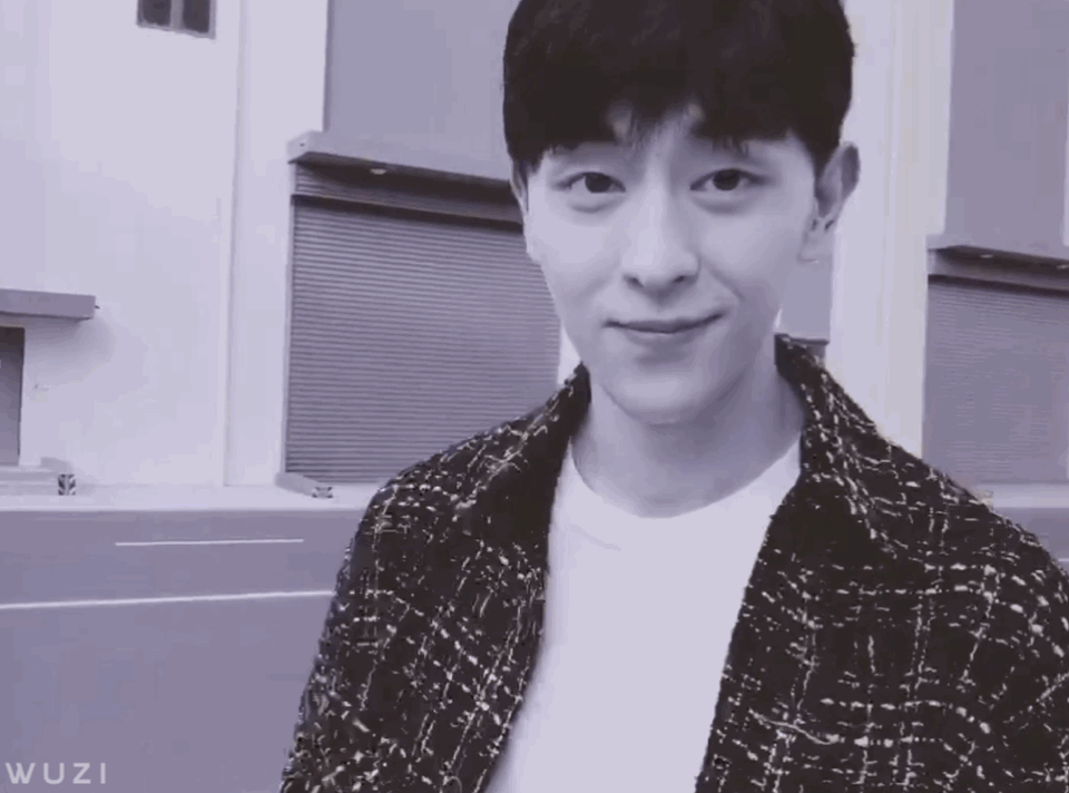 好标准的比心,好可爱的小胖手