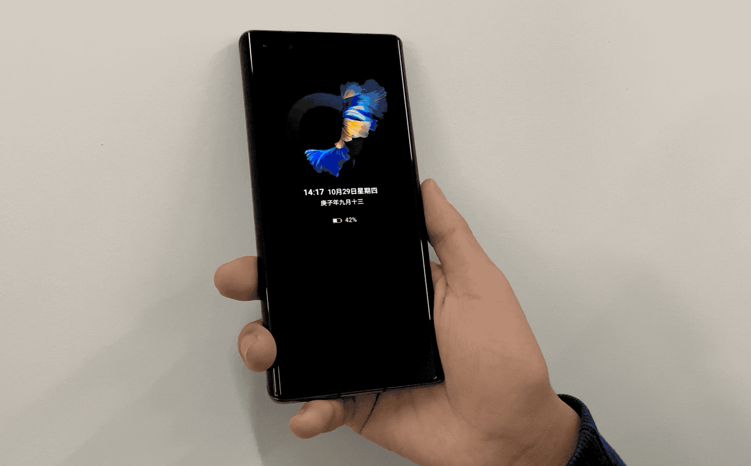 emui11首发评测个性好玩的熄屏显示来了还把翻译做到了系统级