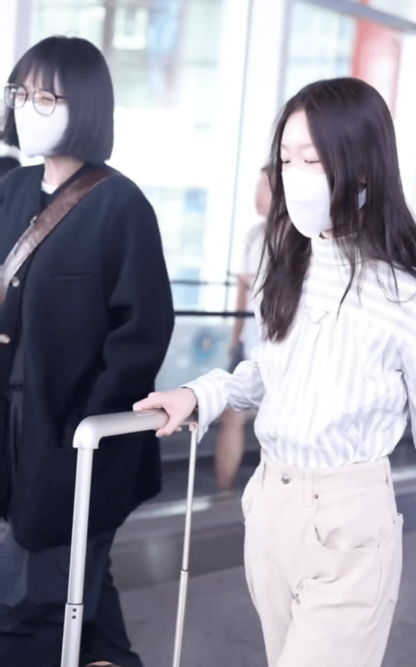 妈呀这姐俩是复婚了吗!我还停留在颁奖典礼。蹲一个婚后花絮啊__财经头条__新浪财经