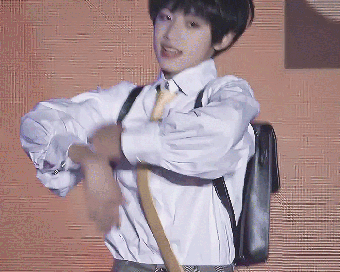 啾一口妈咪的圆脸小猪包