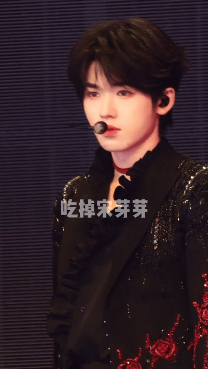 不知小宋老师是否满意 宋亚轩新音后台照