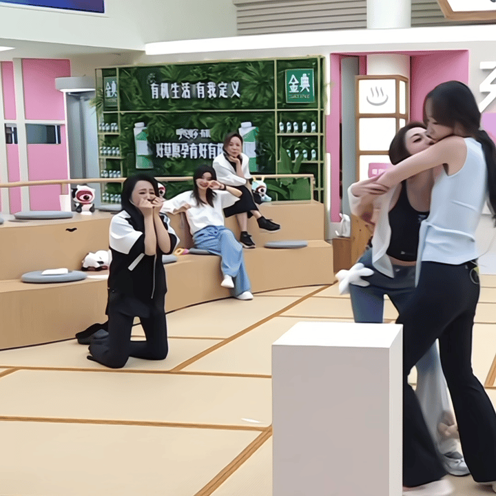 管乐亲密互动曝光!张小婉直播中感情大爆发|管乐|张小婉|直播_新浪新闻