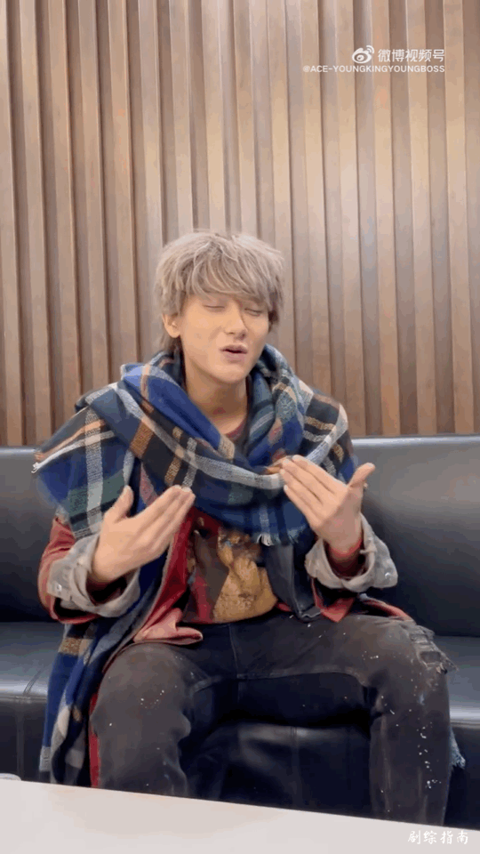 还以为是正经的唱歌,没想到黄子韬突变"秃头",有被吓到