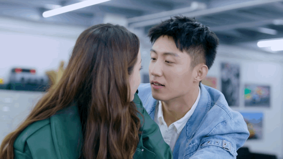 宋凛周放摩托车上甜蜜拥吻!我慕了!我真的慕了!甜死人不偿命!