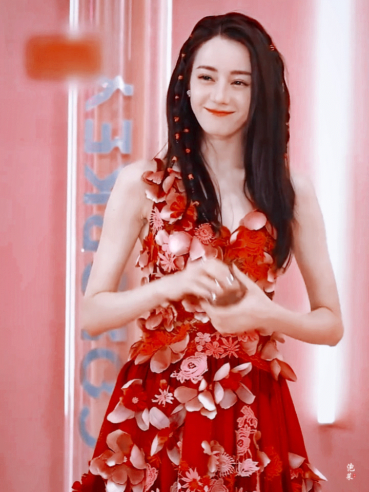 迪丽热巴真的是花仙子吧