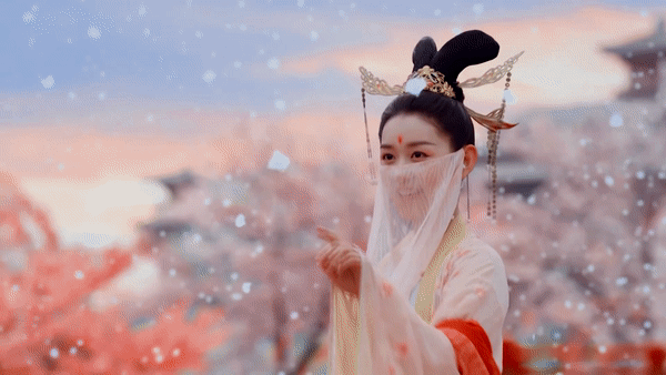 友情客串闺蜜新剧被指高调抢风头19岁的蒋依依现在是气场全开