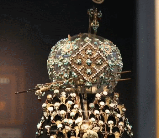 惊艳唐代公主凤冠陕西展出镶嵌370多颗宝石