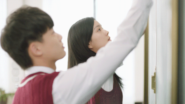 怎么港,庄达菲还是蛮幸运的,因为女主韩菲这个角色无论是外形还是人设