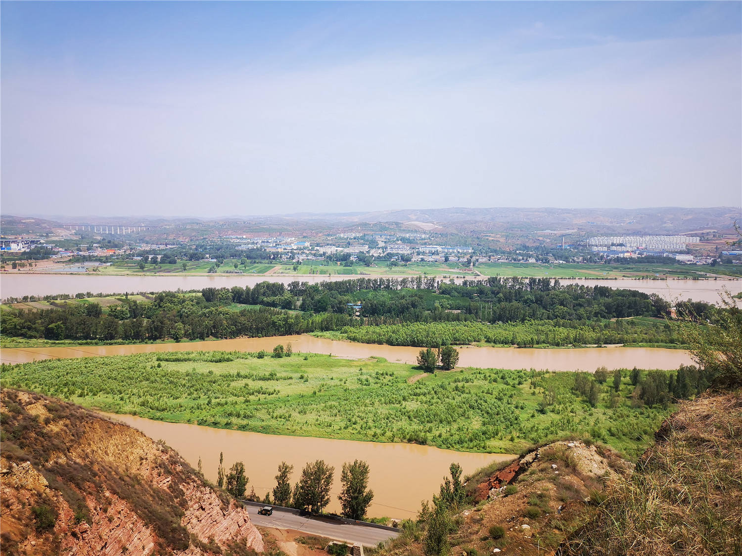 山西省河曲县昔日"纤夫村"娘娘滩村的全景照片.新华社记者吕梦琦摄