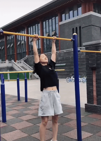 抖音街头健身网红小姐姐到77集团军当文职了