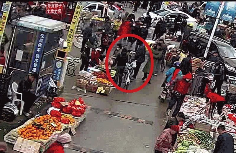 年关将近 小偷开始拼"业绩" 烟台年近六旬男子专趁赶集时行窃