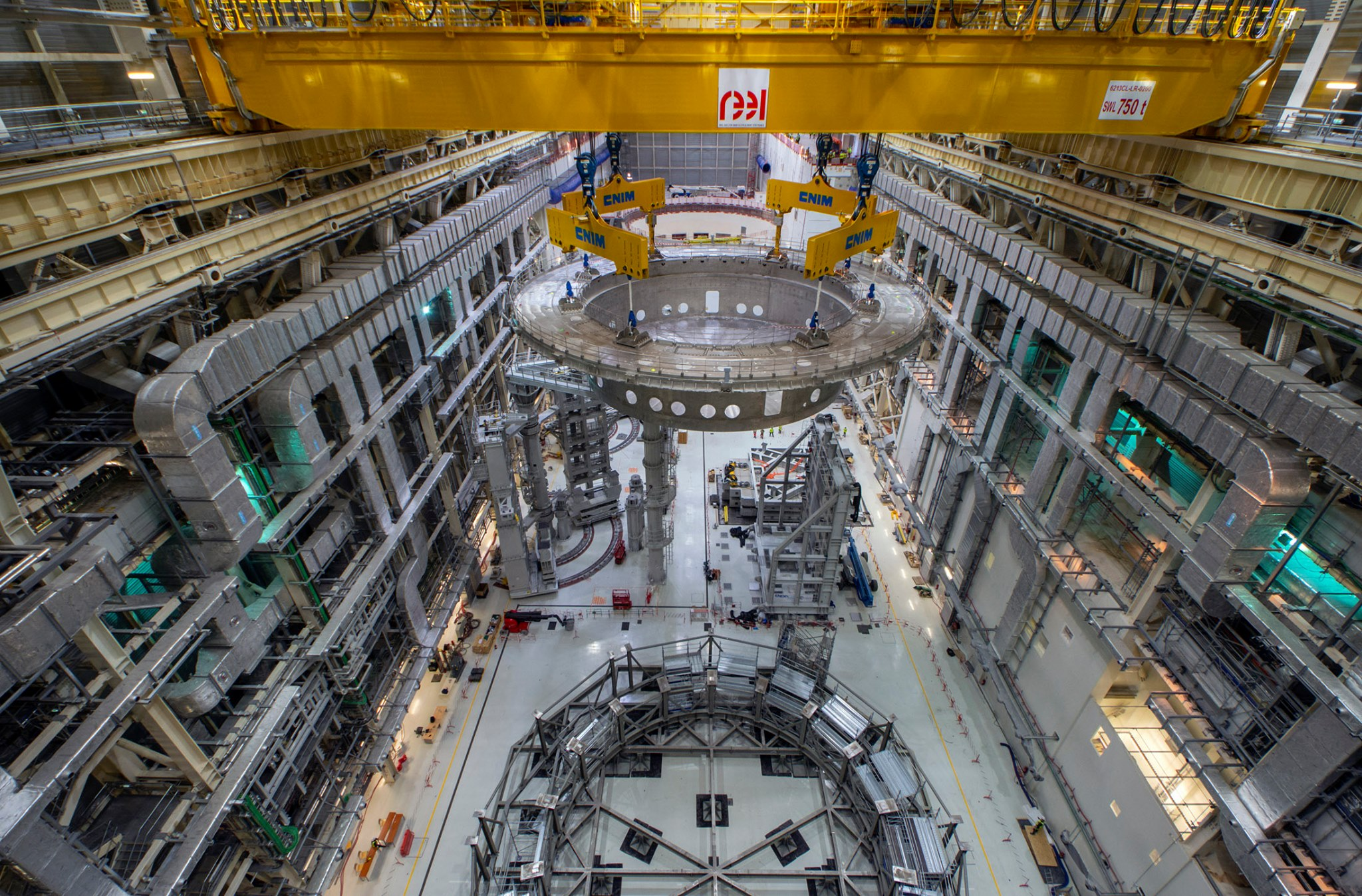 杜瓦底座是ITER托卡马克装置“心脏”安装工作的第一个重大组件，中核集团 供图
