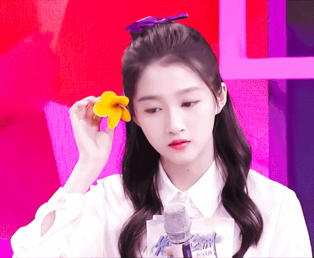 最后送上一大波关晓彤超美gif壁纸,617的直播,你会不会来看?