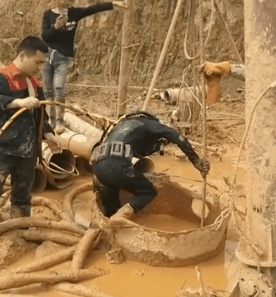 工地水鬼,把命系在裤腰带上的职业!