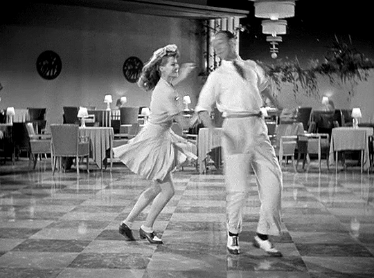 三次婚姻,把她从酒吧舞女推上王妃宝座|好莱坞|丽塔·海华丝_新浪新闻