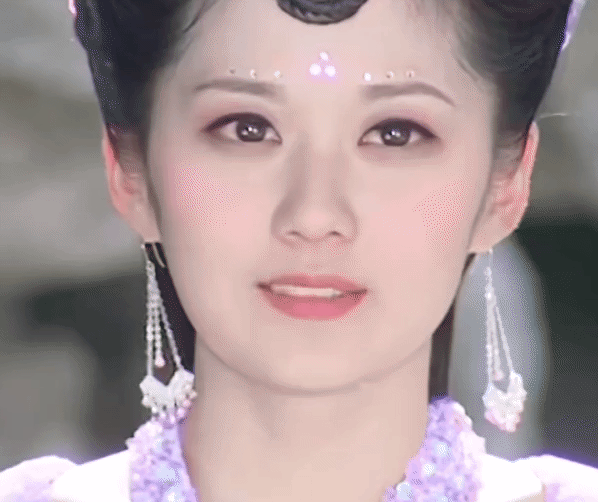 比如圆脸圆眼的小赵和张娜拉↓大家印象中的甜妹是不是多以圆五官为