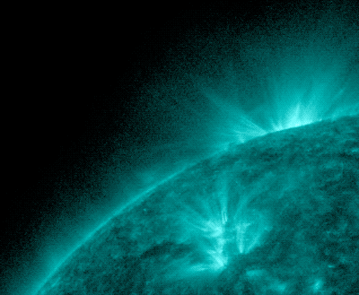 由太阳动力学天文台在131埃光下拍摄，该图像突出显示了 1200 万开尔文的材料。 NASA/GSFC/SDO 图
